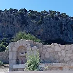 빌라 Exclusive Olive & Herb Villa, Mountain To Sea Views, Rhodes 아판토우