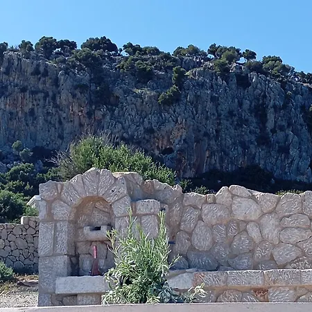 וילה Exclusive Olive & Herb Villa, Mountain To Sea Views, Rhodes אפאנטו