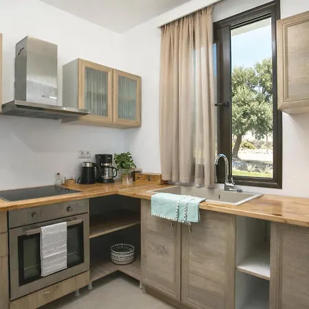 וילה Exclusive Olive & Herb Villa, Mountain To Sea Views, Rhodes *